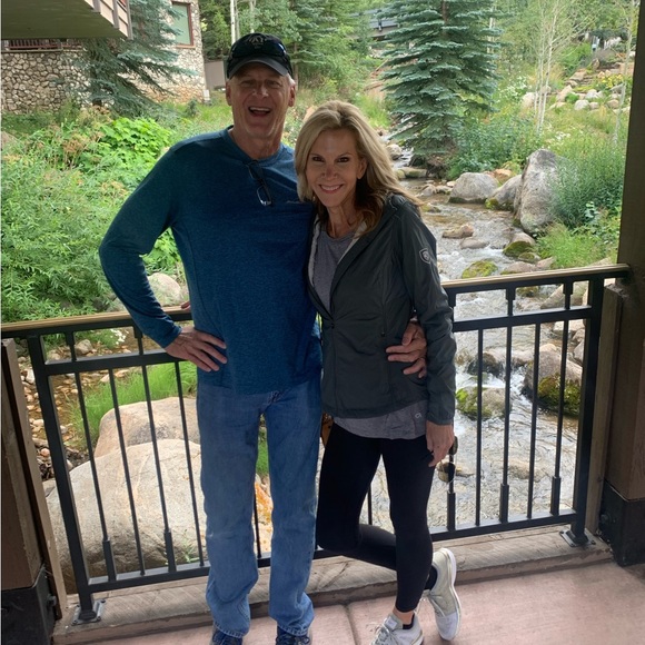 WELCOME TO MY CLOSET!☀️ - Picture 4 of 9